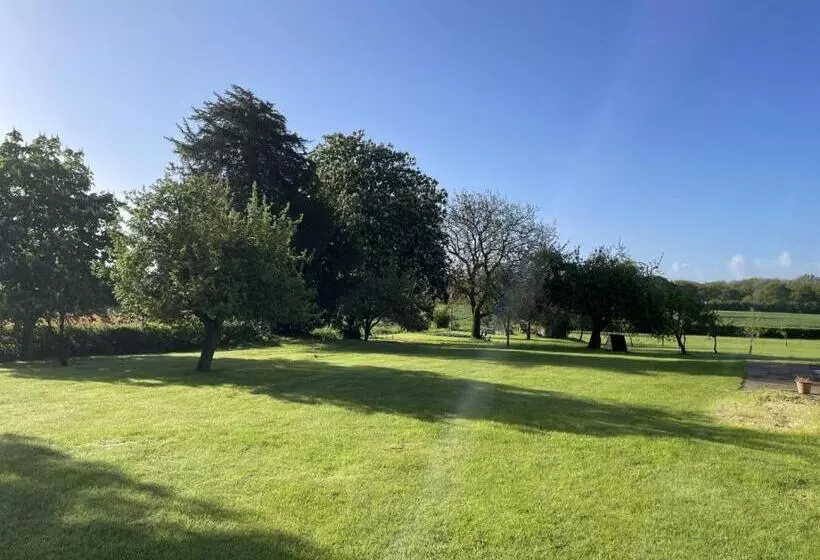 Aamiaismajoitus (B&B) Little Park Farm Queen Anne Farmhouse & Apartments