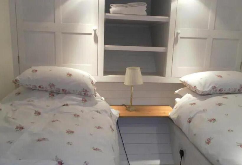 Bed and Breakfast Little Park Farm Queen Anne Farmhouse & Apartments