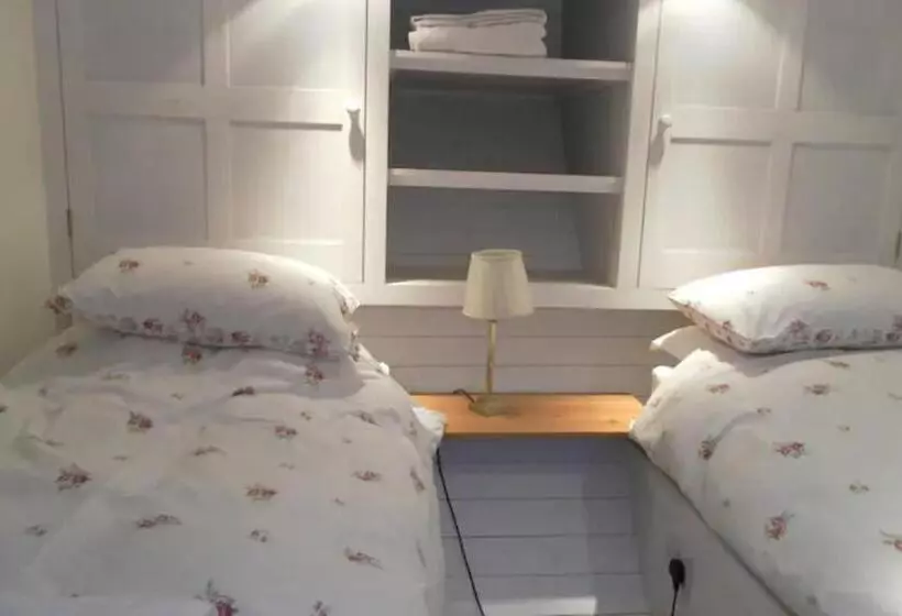 Aamiaismajoitus (B&B) Little Park Farm Queen Anne Farmhouse & Apartments