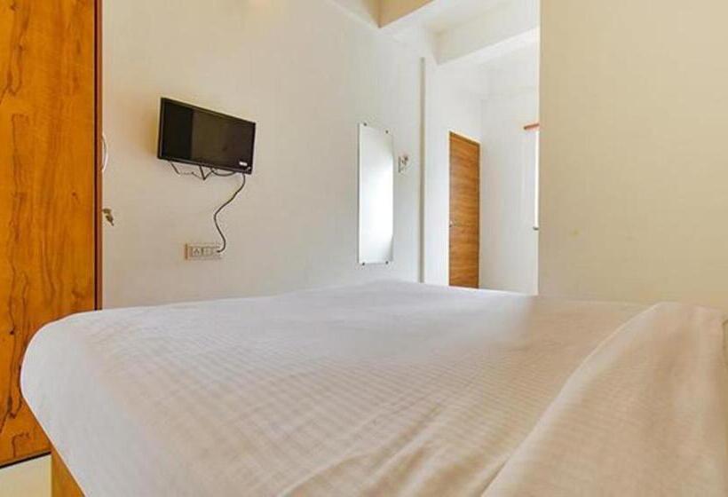 Fabhotel Tiru Residency