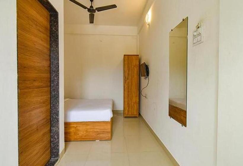 Fabhotel Tiru Residency