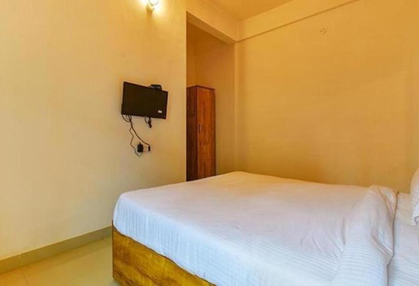 Fabhotel Tiru Residency