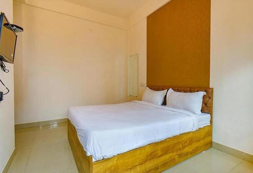 Fabhotel Tiru Residency