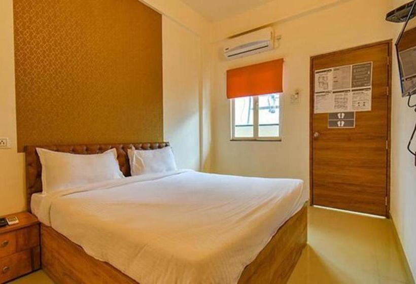 Fabhotel Tiru Residency