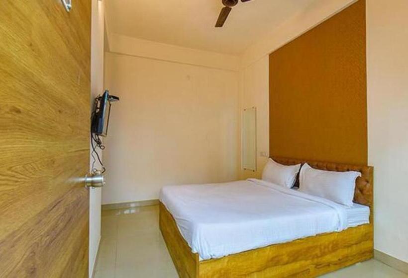 Fabhotel Tiru Residency