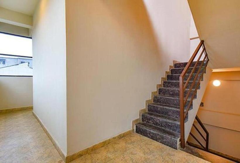 Fabhotel Tiru Residency