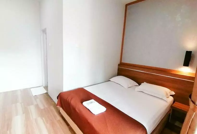 Hotelli New Pondok Ciburial Indah Redpartner