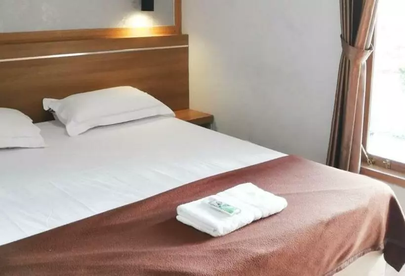 Hotelli New Pondok Ciburial Indah Redpartner