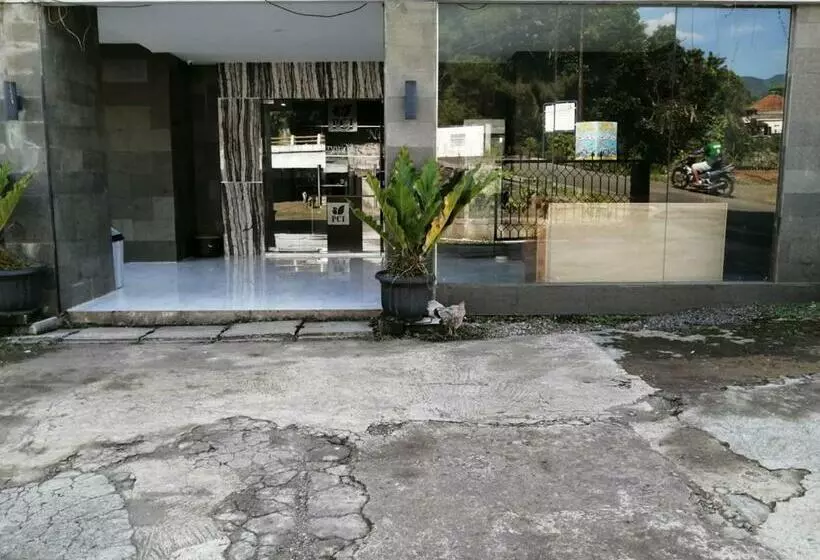 Hotelli New Pondok Ciburial Indah Redpartner