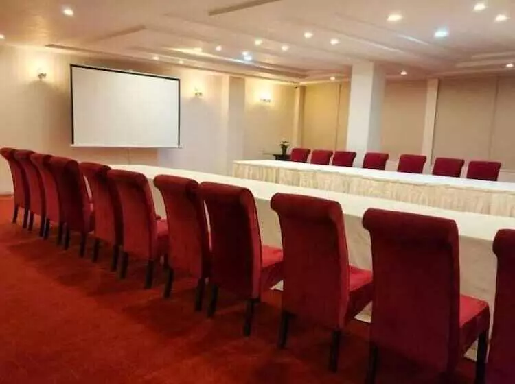 Oxygym Club Hotel And Suites