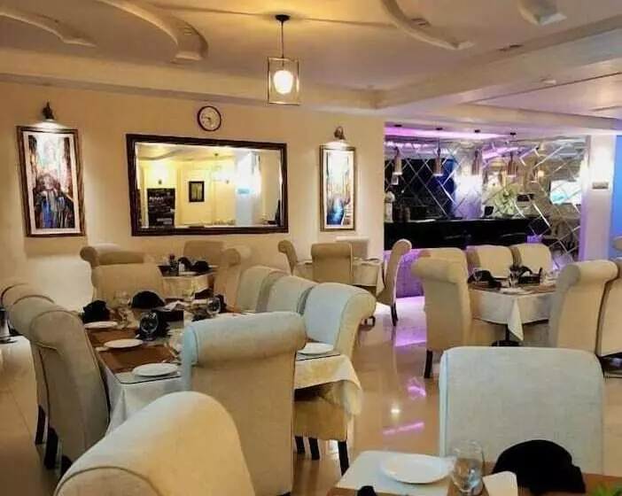 Oxygym Club Hotel And Suites