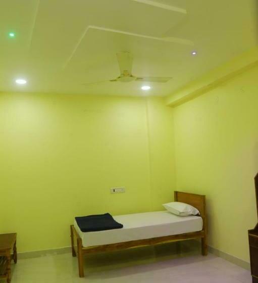 酒店 Pop 82996 Sri Durga Luxury Rooms