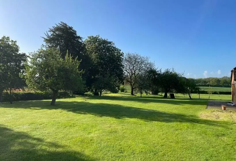 Aamiaismajoitus (B&B) Little Park Farm Queen Anne Farmhouse & Apartments