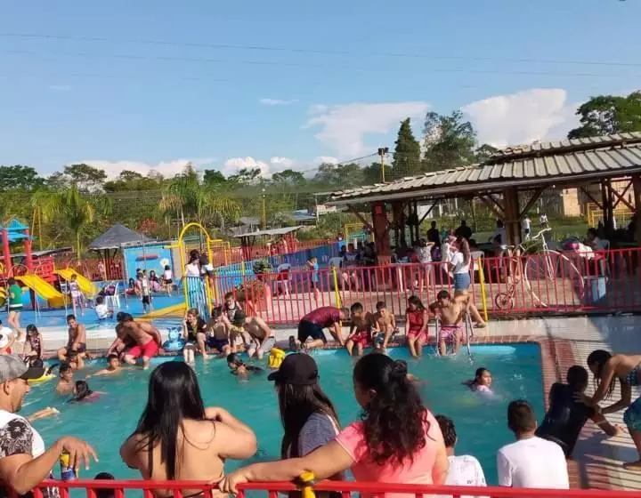 ペンション Yamboró