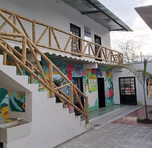 ペンション Yamboró