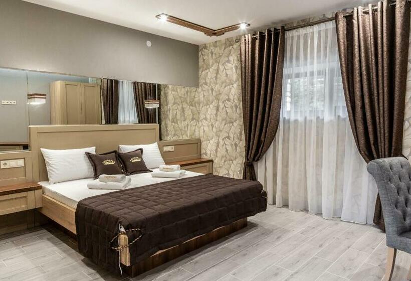 Отель любокрай готельно відпочинковий комплекс