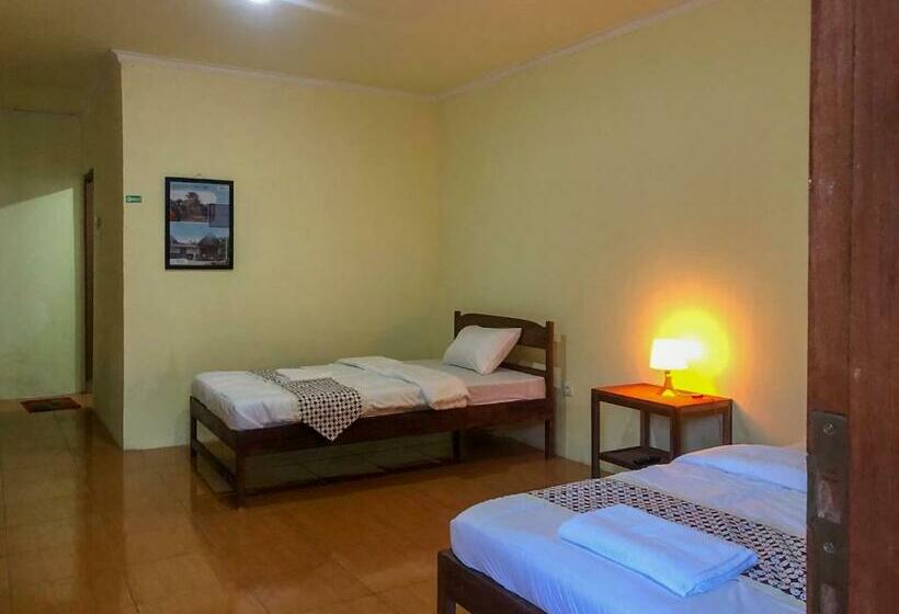 בית מלון כפרי Roemah Beong Syariah At Desa Wisata Kembanglimus Mitra Reddoorz