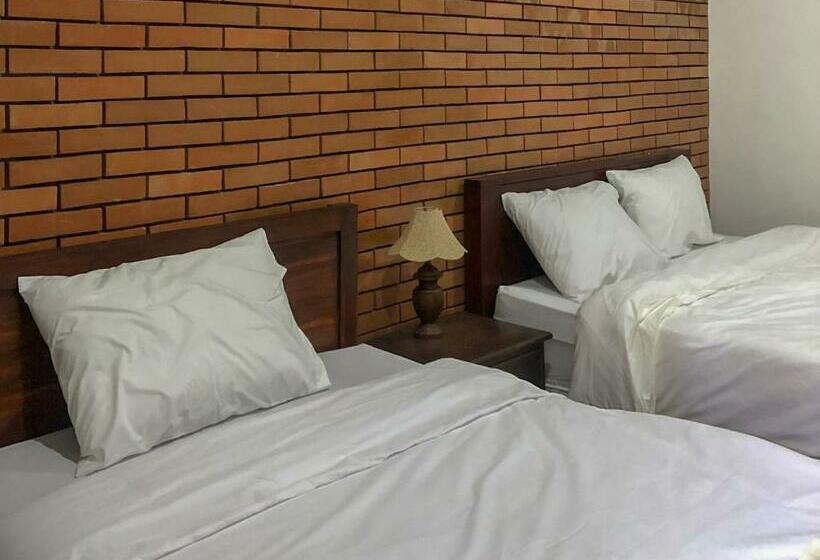 בית מלון כפרי Roemah Beong Syariah At Desa Wisata Kembanglimus Mitra Reddoorz