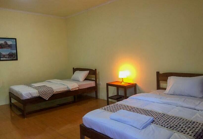 בית מלון כפרי Roemah Beong Syariah At Desa Wisata Kembanglimus Mitra Reddoorz