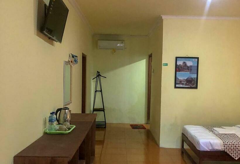 בית מלון כפרי Roemah Beong Syariah At Desa Wisata Kembanglimus Mitra Reddoorz