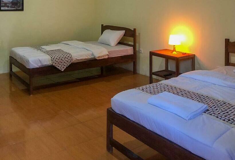 בית מלון כפרי Roemah Beong Syariah At Desa Wisata Kembanglimus Mitra Reddoorz