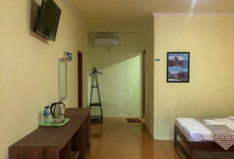 בית מלון כפרי Roemah Beong Syariah At Desa Wisata Kembanglimus Mitra Reddoorz