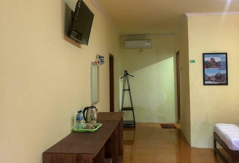 בית מלון כפרי Roemah Beong Syariah At Desa Wisata Kembanglimus Mitra Reddoorz