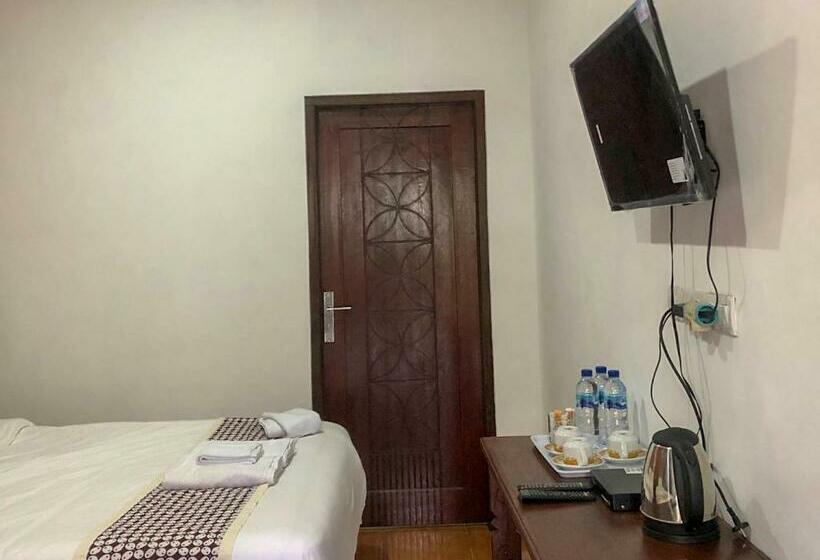 בית מלון כפרי Roemah Beong Syariah At Desa Wisata Kembanglimus Mitra Reddoorz