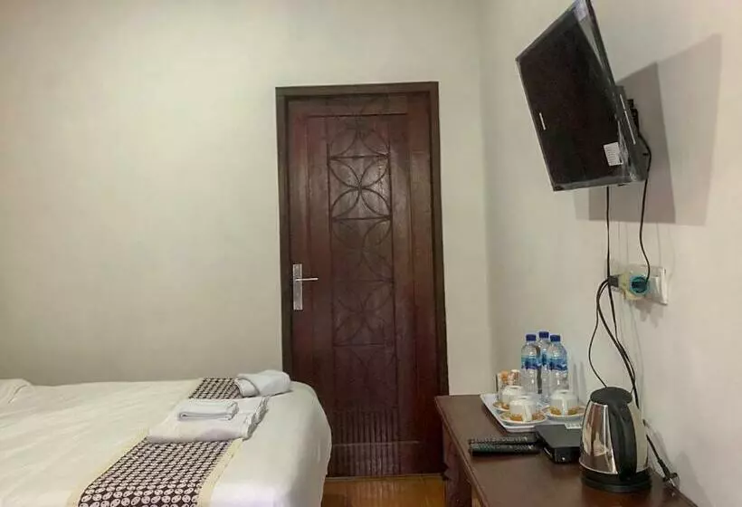 Hotelli Roemah Beong Syariah At Desa Wisata Kembanglimus Mitra Reddoorz