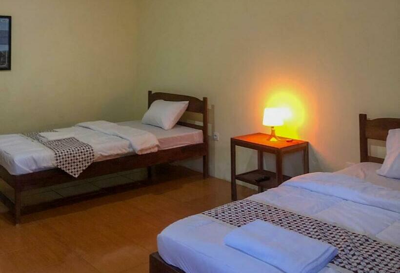 בית מלון כפרי Roemah Beong Syariah At Desa Wisata Kembanglimus Mitra Reddoorz