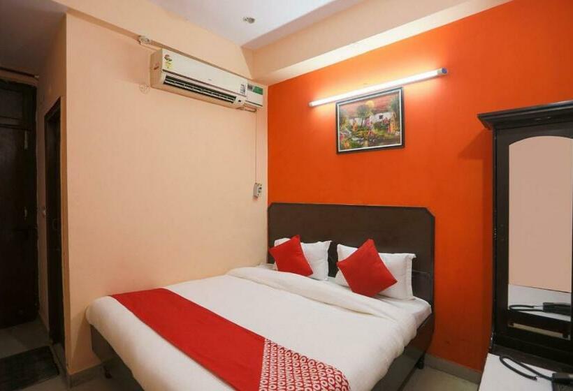 Hotel Pop 82609  Moonlight