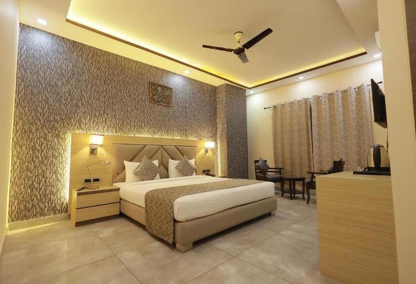 هتل The Bodhi Palace Resort