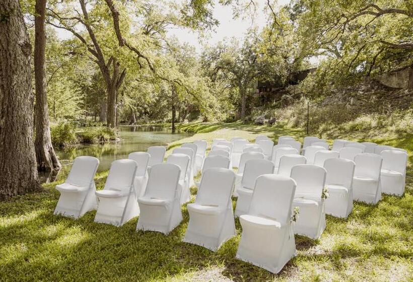 منتجع The Springs Retreat