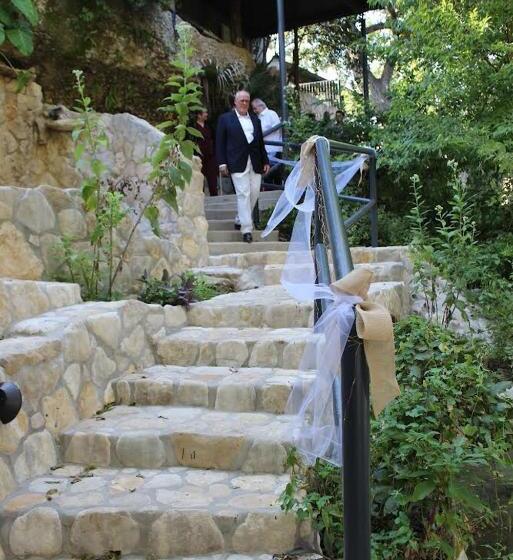 منتجع The Springs Retreat