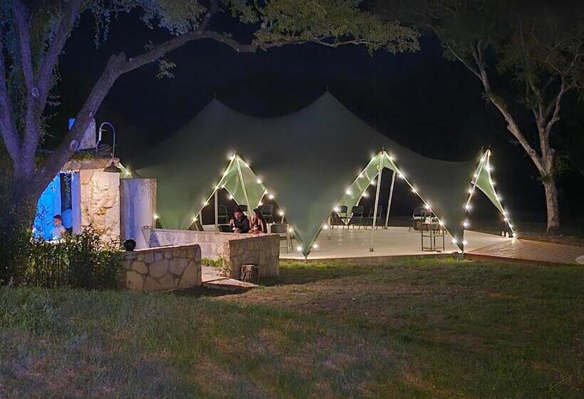 منتجع The Springs Retreat