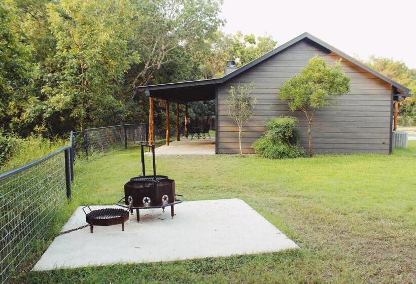 منتجع The Springs Retreat