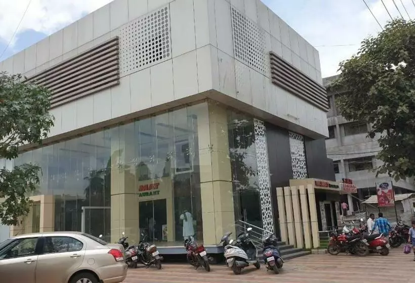 Hotelli Kanishka International