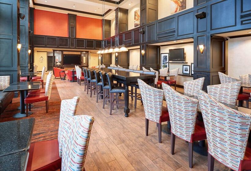 Hampton Inn & Suites Waco South