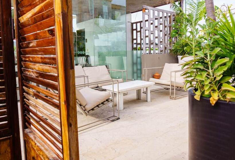 Be Playa Hotel Boutique & Rooftop Bar