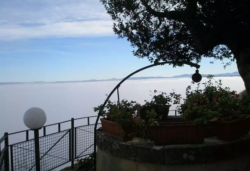 فندق Dei Capitani