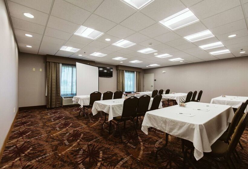 هتل Hampton Inn Bismarck