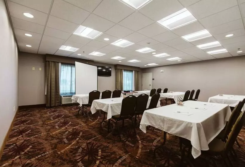 فندق Hampton Inn Bismarck