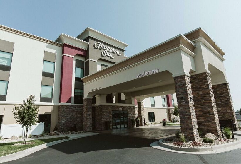 هتل Hampton Inn Bismarck