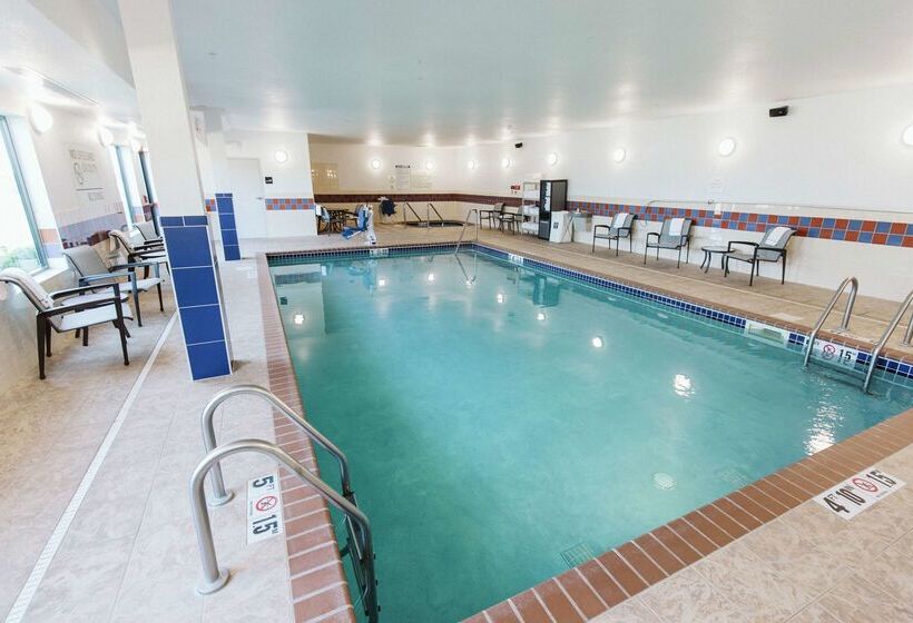 هتل Hampton Inn Bismarck