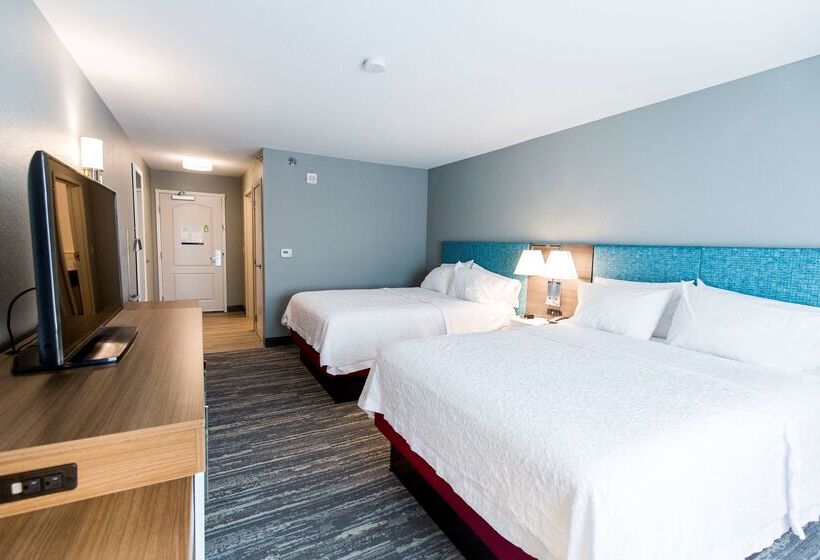 هتل Hampton Inn Bismarck