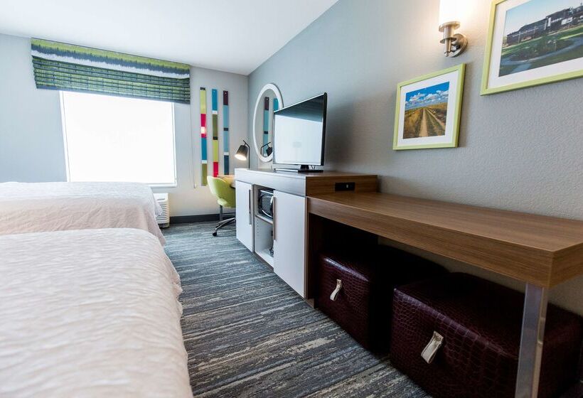 هتل Hampton Inn Bismarck