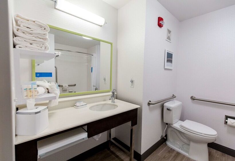 هتل Hampton Inn Bismarck