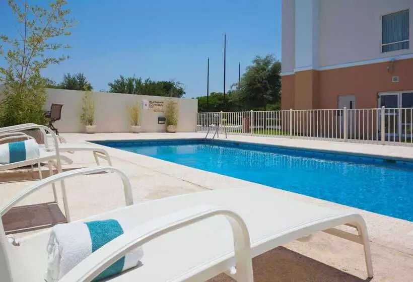 Отель Hampton Inn By Hilton Ciudad Victoria