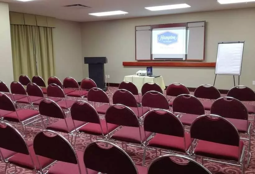 Отель Hampton Inn By Hilton Ciudad Victoria