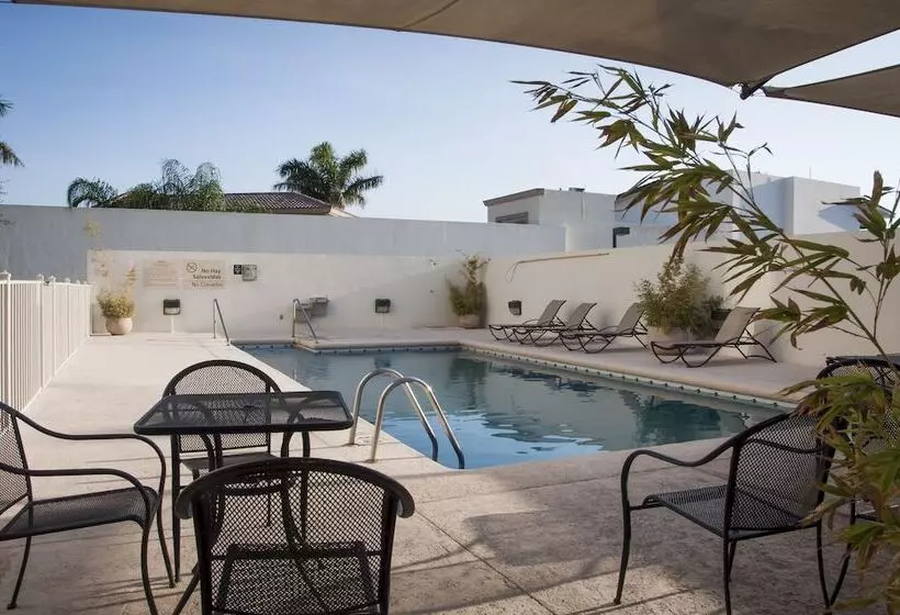 Отель Hampton Inn By Hilton Ciudad Victoria